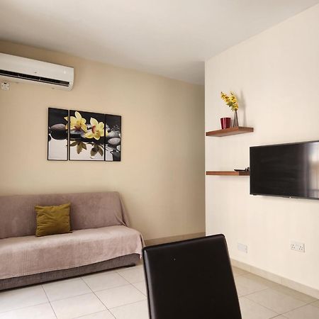 Sea Views Apartment-Wifi-Sleep 5 Marsaskala Bagian luar foto