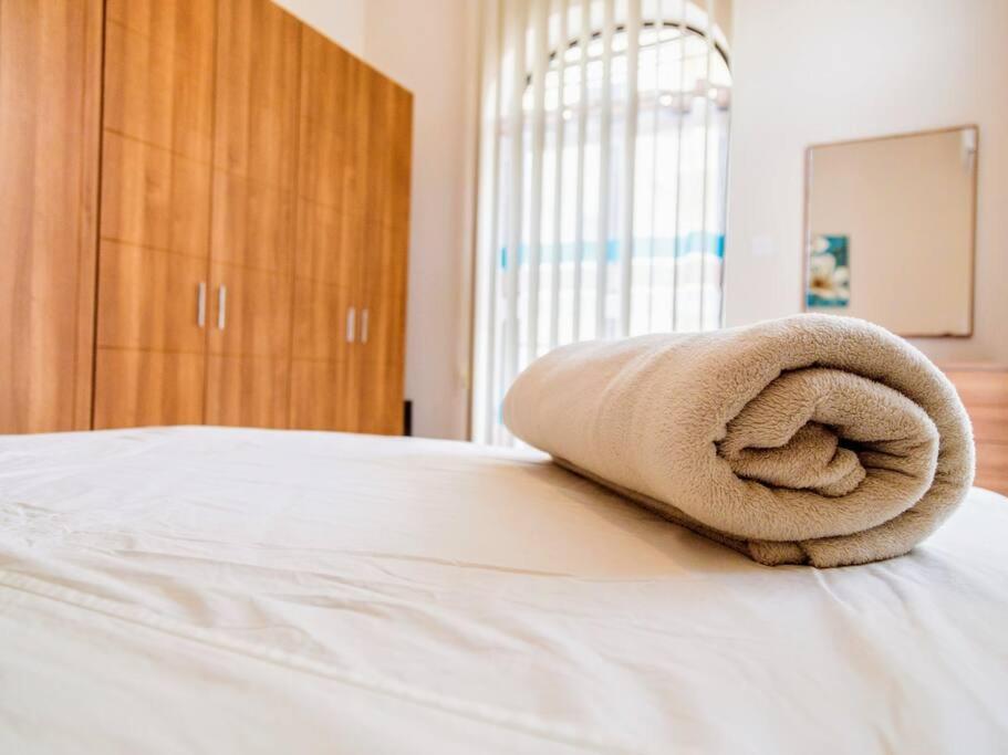 Sea Views Apartment-Wifi-Sleep 5 Marsaskala Bagian luar foto
