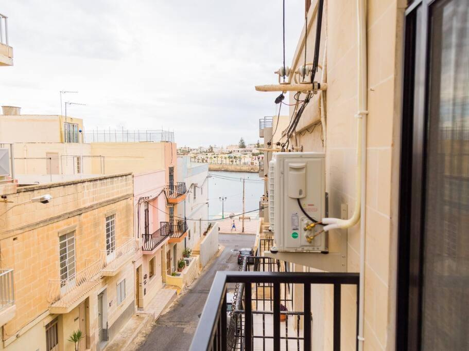 Sea Views Apartment-Wifi-Sleep 5 Marsaskala Bagian luar foto